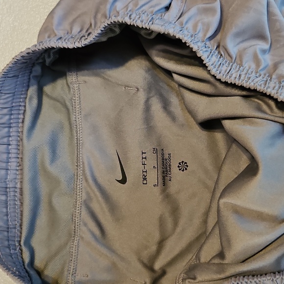 Nike Shorts Women's Small Dri Fit Gray Lightweight With Liner Running - Picture 3 of 5